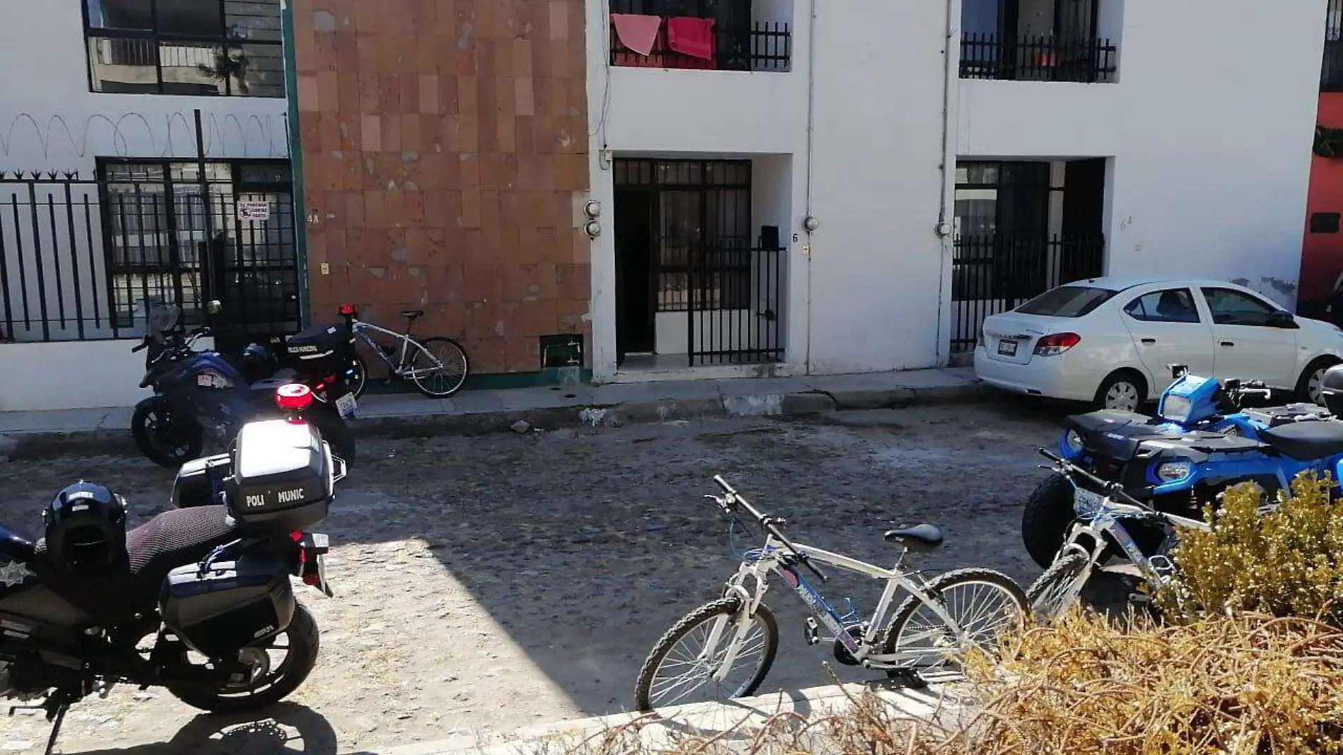 Familiares y vecinos realizaron el llamado a la polic_a municipal.  Luis Lu_vanos.